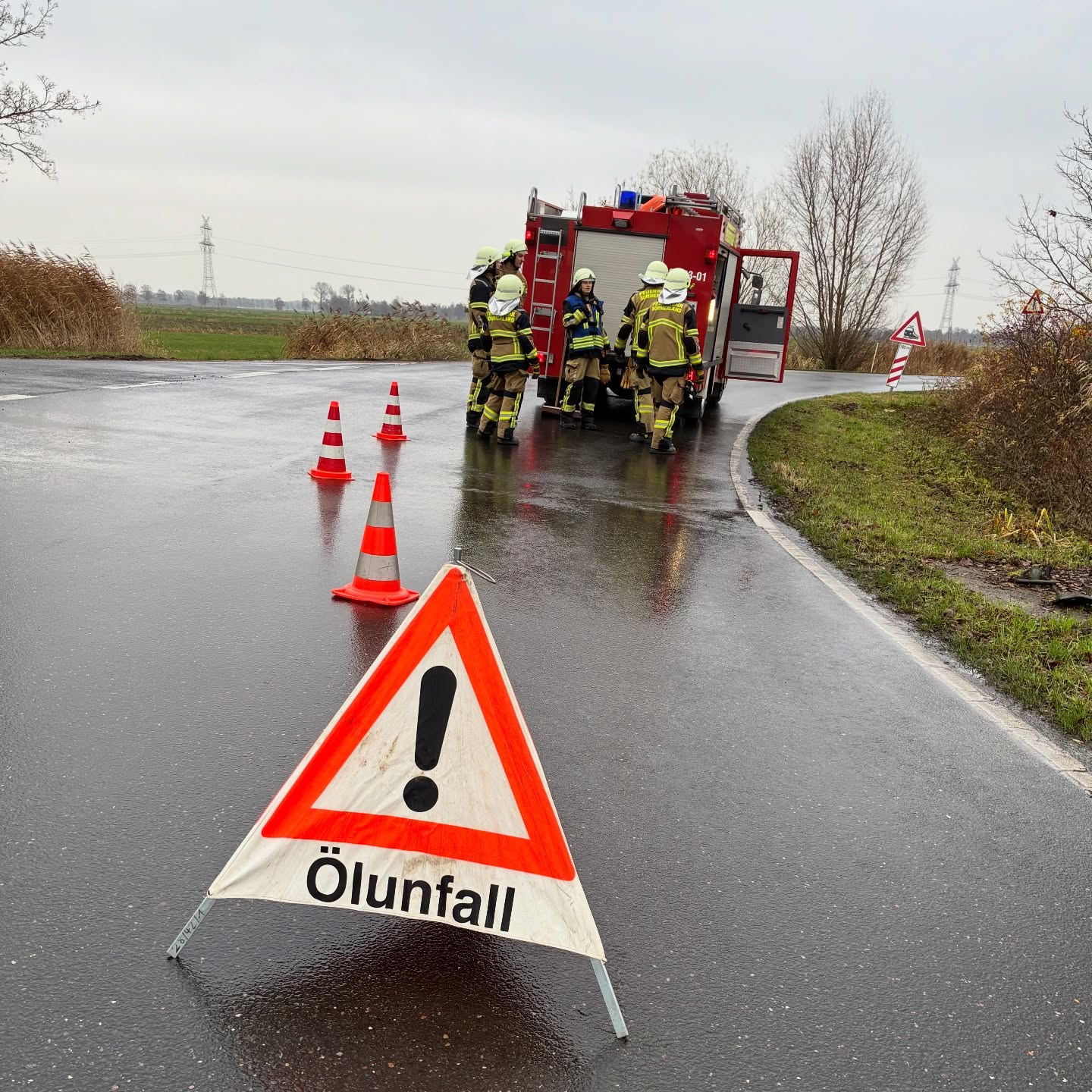 Ölspur auf Fahrbahn